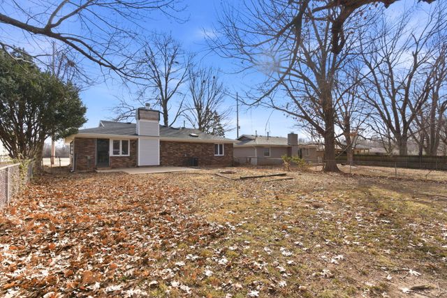 2431 S Kings Avenue, Springfield, MO 65807