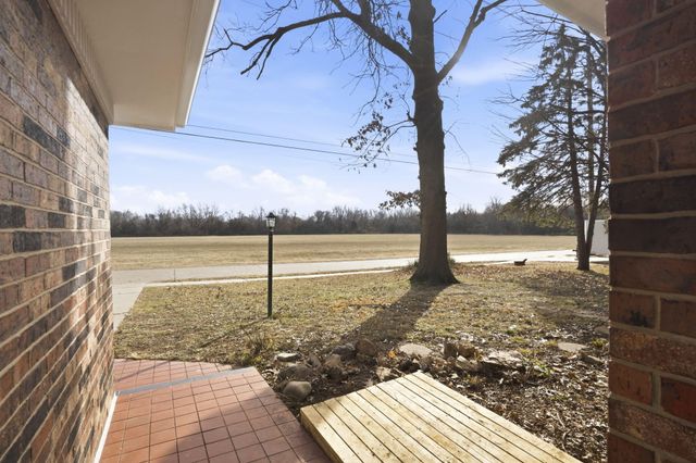 2431 S Kings Avenue, Springfield, MO 65807