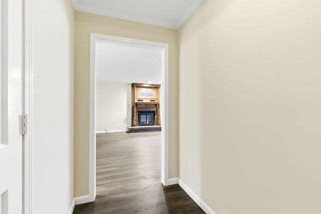 2431 S Kings Avenue, Springfield, MO 65807