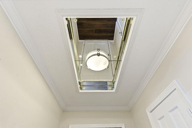 2431 S Kings Avenue, Springfield, MO 65807