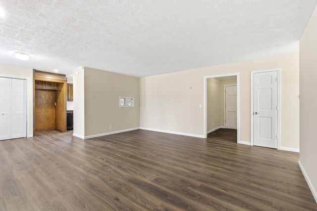 2431 S Kings Avenue, Springfield, MO 65807