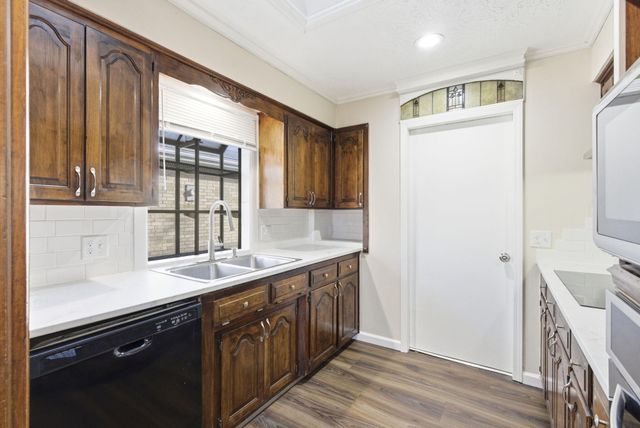 2431 S Kings Avenue, Springfield, MO 65807