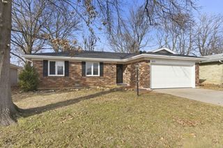 2431 S Kings Avenue, Springfield, MO 65807
