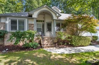 131 Jenny Lind Drive, Hendersonville, NC 28791
