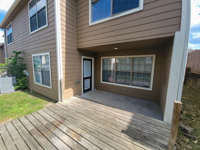 115 Sendero Drive, Huntsville, TX 77340