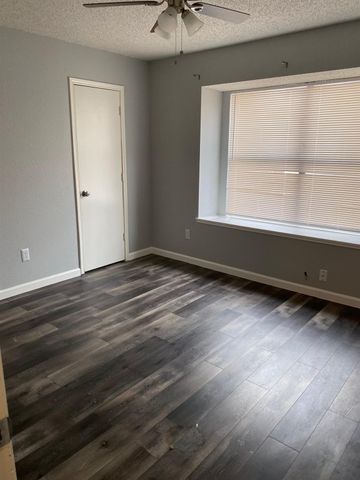 3055 Gregory Lane, Grand Prairie, TX 75052
