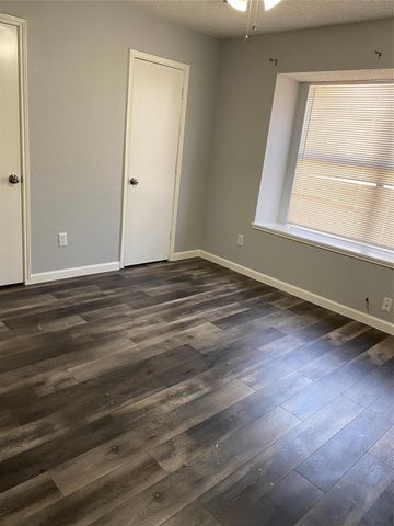 3055 Gregory Lane, Grand Prairie, TX 75052