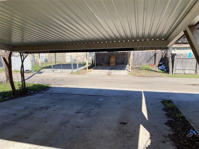 3055 Gregory Lane, Grand Prairie, TX 75052