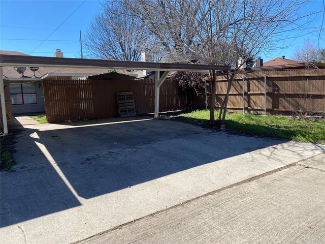 3055 Gregory Lane, Grand Prairie, TX 75052