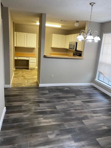 3055 Gregory Lane, Grand Prairie, TX 75052