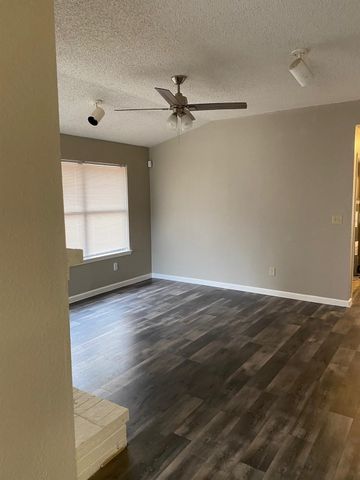3055 Gregory Lane, Grand Prairie, TX 75052