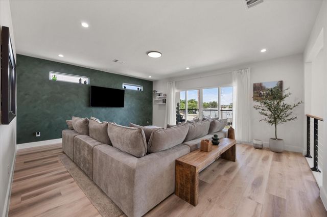 4029 Ivanhoe Lane, Dallas, TX 75212