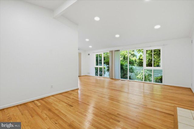 6614 MELODY LN, Bethesda, MD 20817