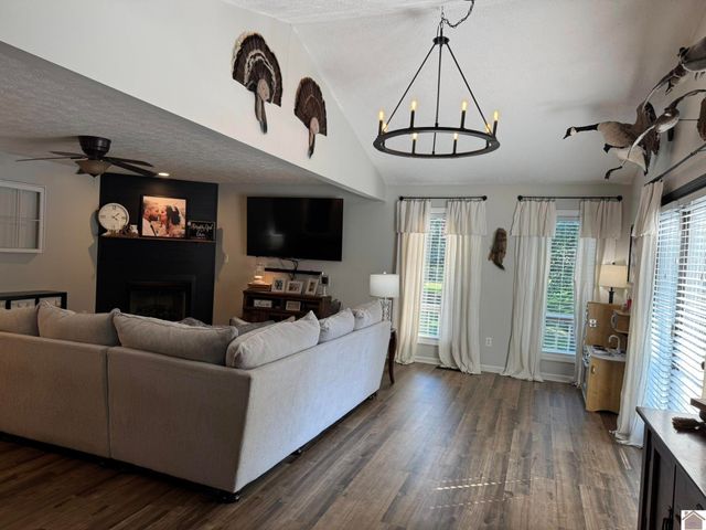 311 Surrey Ct, Paducah, KY 42003