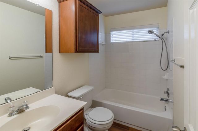 328 Baldwin ST, Hutto, TX 78634