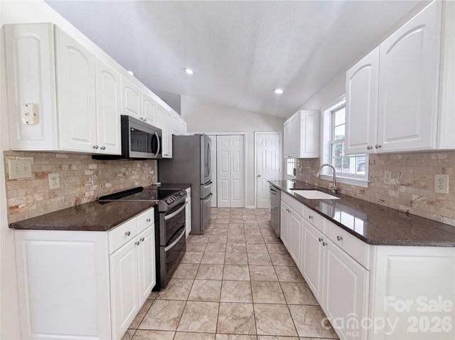 221 Grandview Drive, Statesville, NC 28677