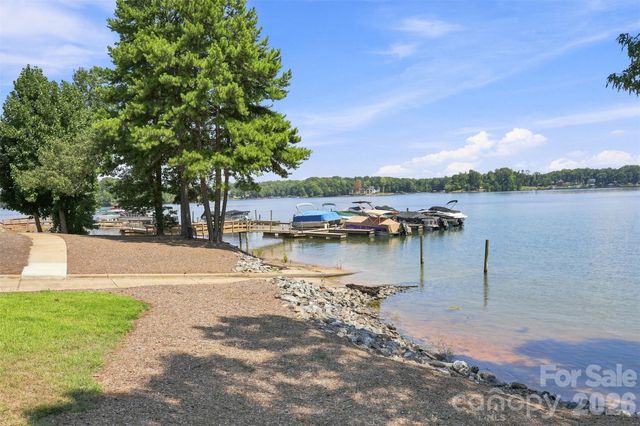 2290 Northview Harbour Drive, Sherrills Ford, NC 28673