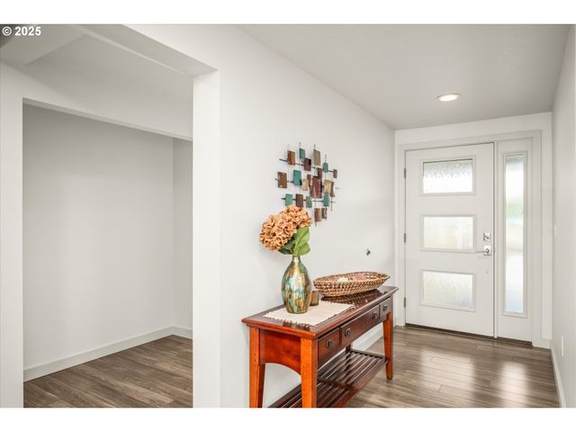 155 Hillview Ln 1, Eugene, OR 97408