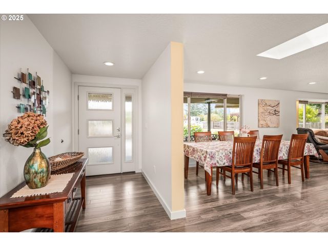 155 Hillview Ln 1, Eugene, OR 97408