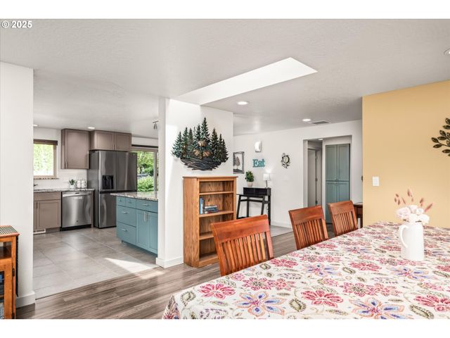 155 Hillview Ln 1, Eugene, OR 97408