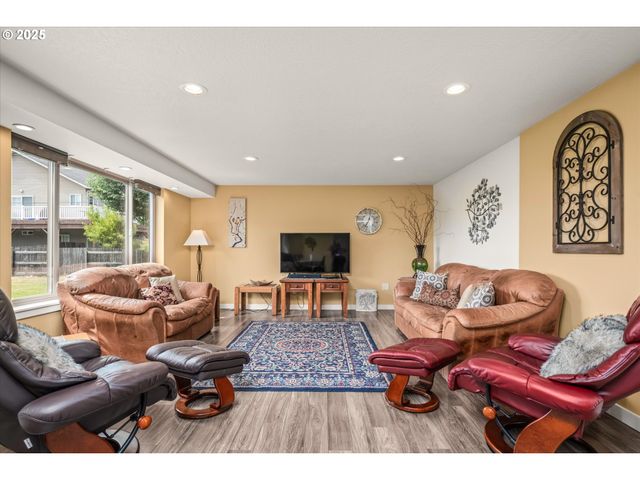 155 Hillview Ln 1, Eugene, OR 97408