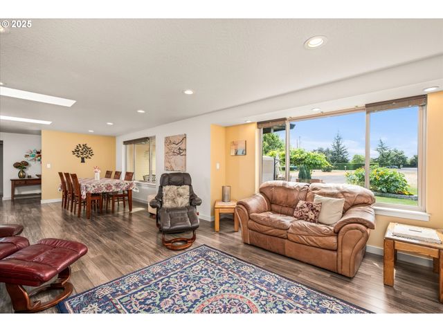 155 Hillview Ln 1, Eugene, OR 97408