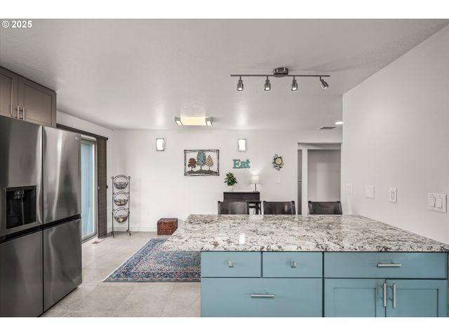 155 Hillview Ln 1, Eugene, OR 97408