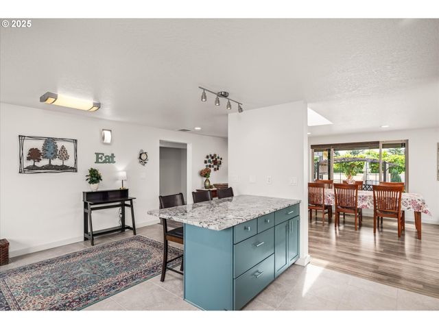 155 Hillview Ln 1, Eugene, OR 97408