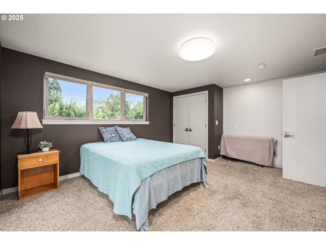 155 Hillview Ln 1, Eugene, OR 97408