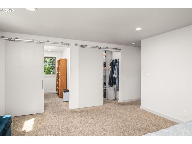 155 Hillview Ln 1, Eugene, OR 97408