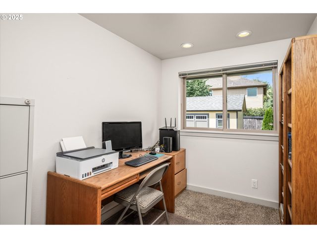 155 Hillview Ln 1, Eugene, OR 97408