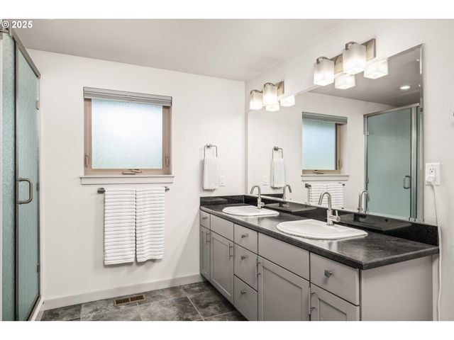 155 Hillview Ln 1, Eugene, OR 97408