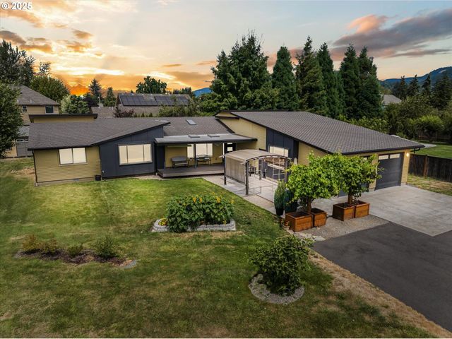 155 Hillview Ln 1, Eugene, OR 97408
