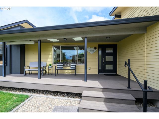 155 Hillview Ln 1, Eugene, OR 97408