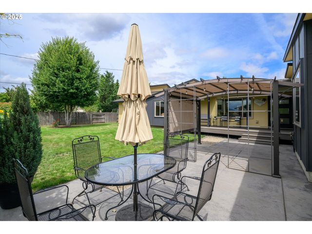 155 Hillview Ln 1, Eugene, OR 97408
