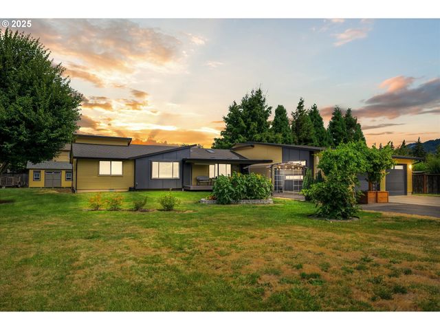 155 Hillview Ln 1, Eugene, OR 97408