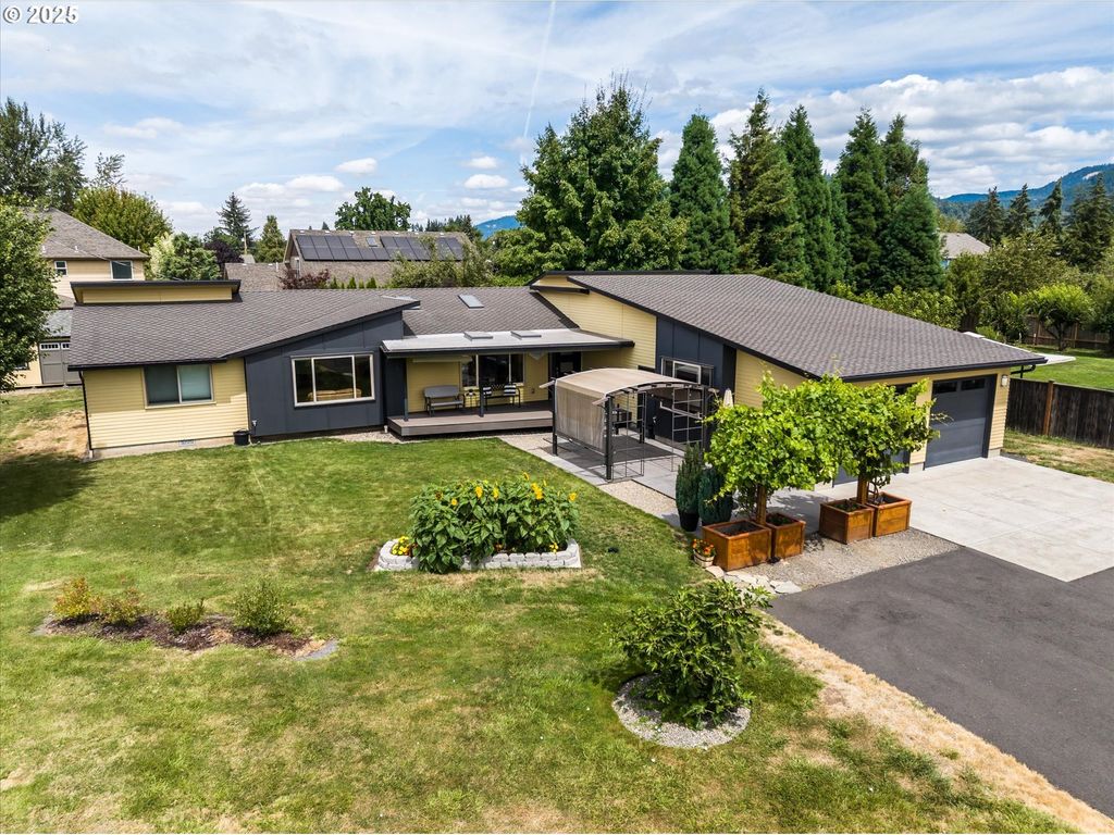 155 Hillview Ln 1, Eugene, OR 97408