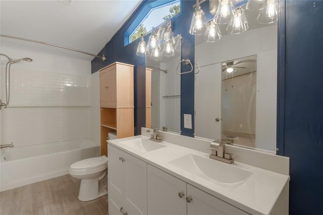 21 Oahu Court, Point Blank, TX 77364