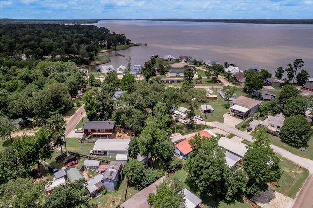 21 Oahu Court, Point Blank, TX 77364