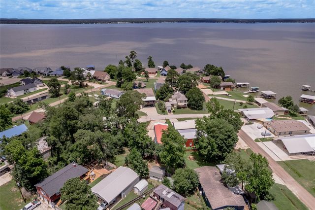 21 Oahu Court, Point Blank, TX 77364
