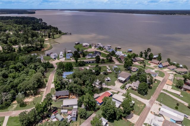 21 Oahu Court, Point Blank, TX 77364