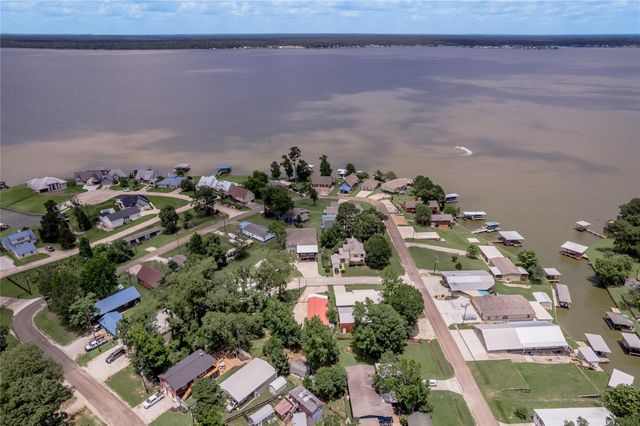21 Oahu Court, Point Blank, TX 77364