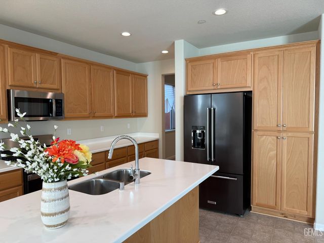 4344 Vanguard Drive, Modesto, CA 95356