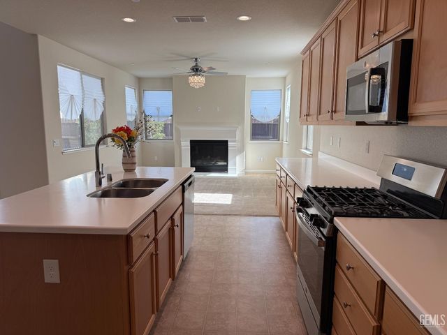 4344 Vanguard Drive, Modesto, CA 95356