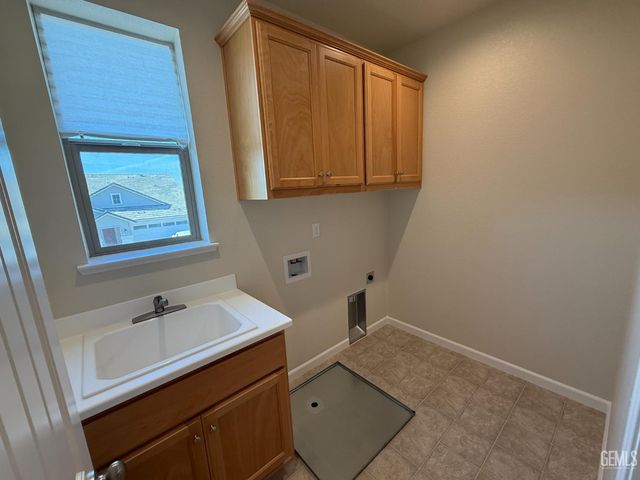 4344 Vanguard Drive, Modesto, CA 95356