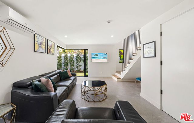 8982 Norma Place, West Hollywood, CA 90069