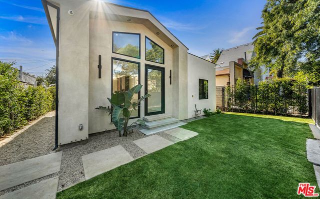 8982 Norma Place, West Hollywood, CA 90069