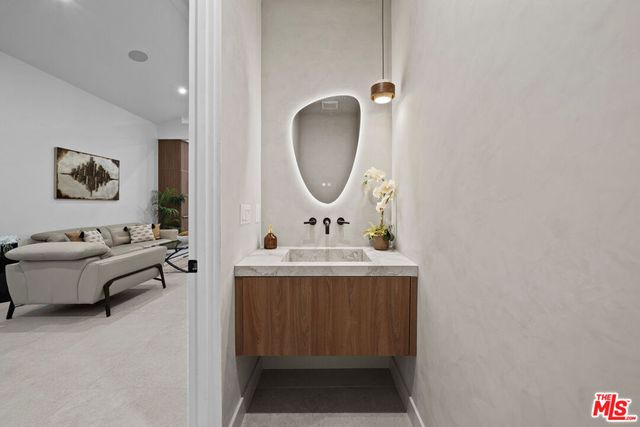 8982 Norma Place, West Hollywood, CA 90069