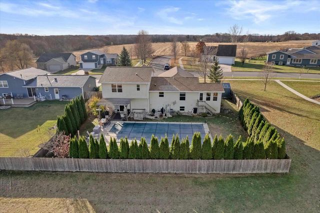 502 Lorraine Drive, Edgerton, WI 53534