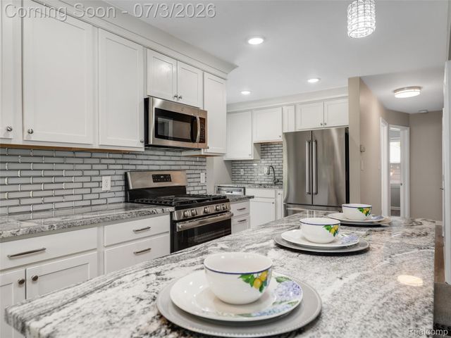 2798 Royal Avenue, Berkley, MI 48072